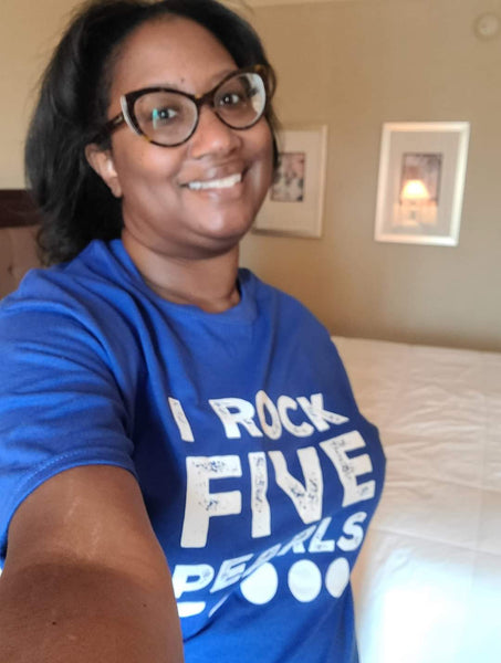 I Rock Five Pearls T-Shirt (unisex)